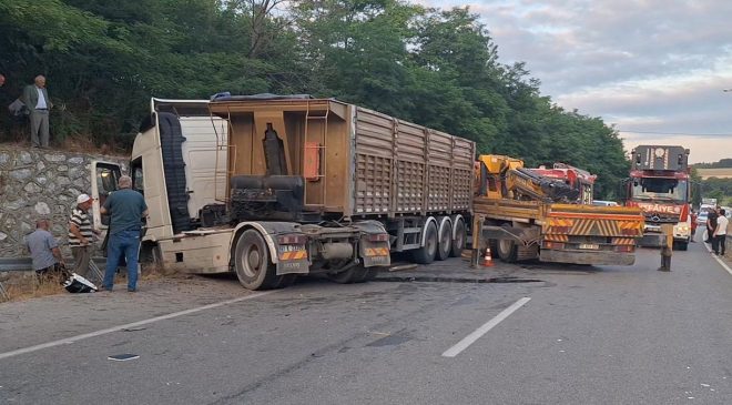 Bafra’da Tır ile traktör çarpıştı: 2 Yaralı