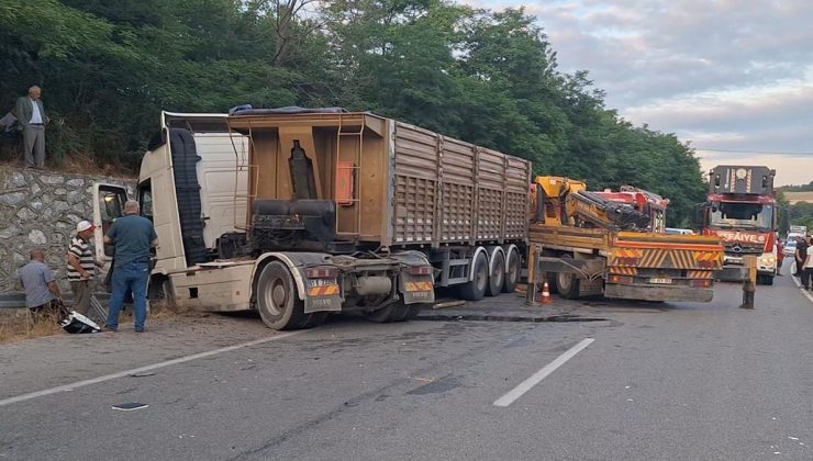 Bafra’da Tır ile traktör çarpıştı: 2 Yaralı