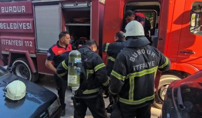 Burdur’da iş merkezinde çıkan yangın kısa sürede söndürüldü
