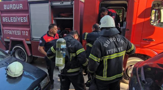 Burdur’da iş merkezinde çıkan yangın kısa sürede söndürüldü